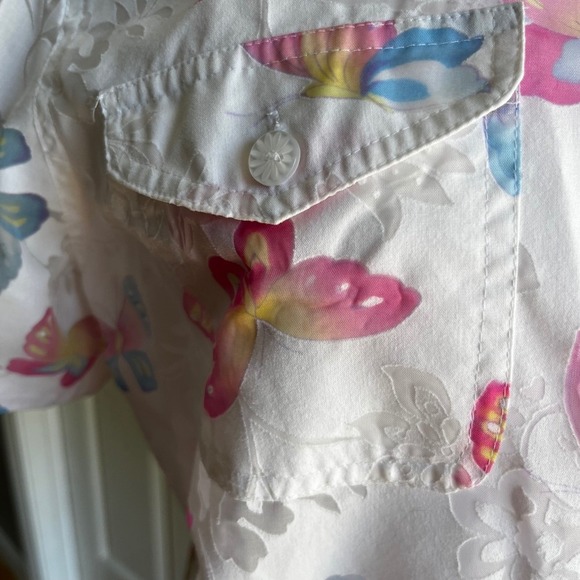 Alfred Dunner Butterfly Print Button Up Shirt Short Sleeve White Floral Top - Picture 4 of 8